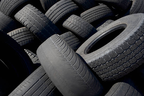 Pile de pneus plus ou moins usés